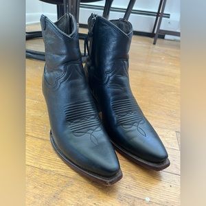 Tecovas Boots- The Daisy in Midnight (6B)